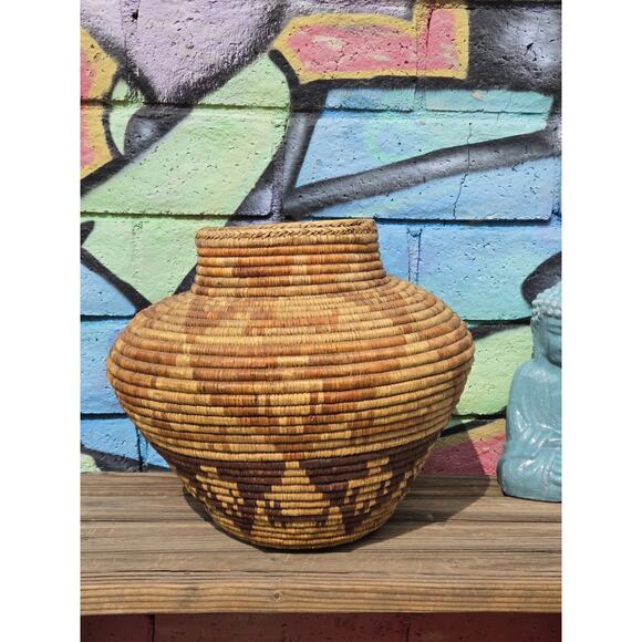 Native American XL Coiled Basket Multicolor Animals Geo Design Signed Unbranded - Picture 9 of 16